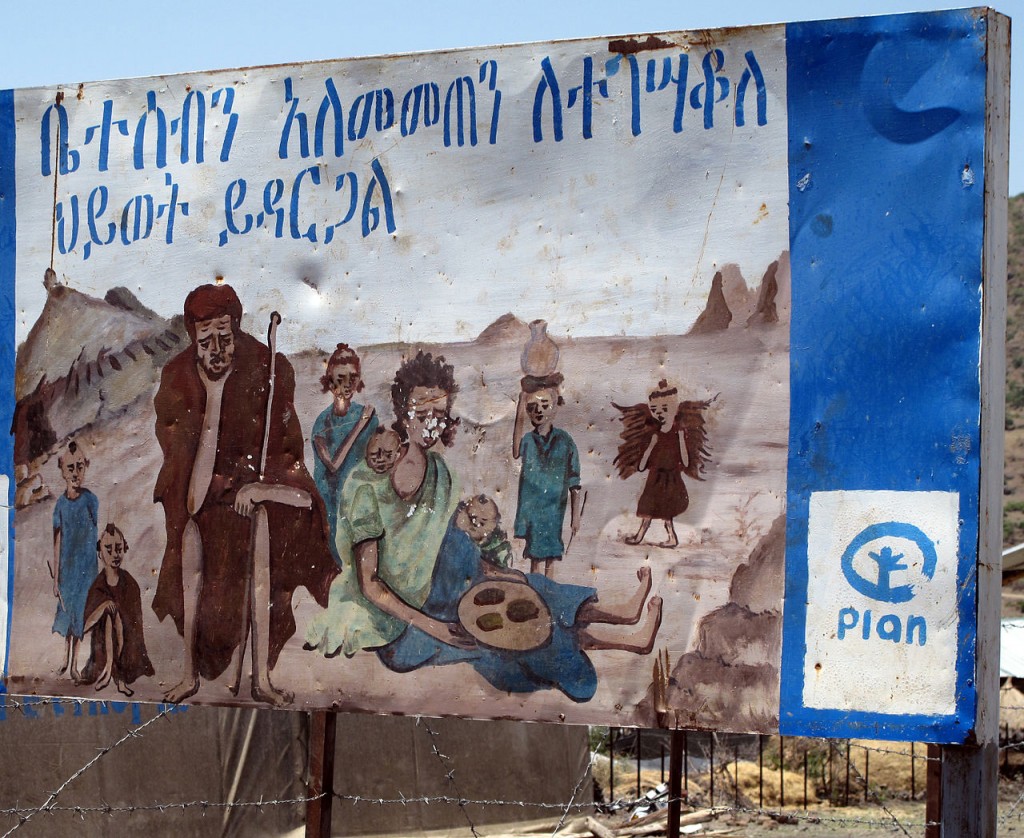 Tanca publicitària sobre planificació familiar a Etiòpia  (foto de Maurice Chédel)